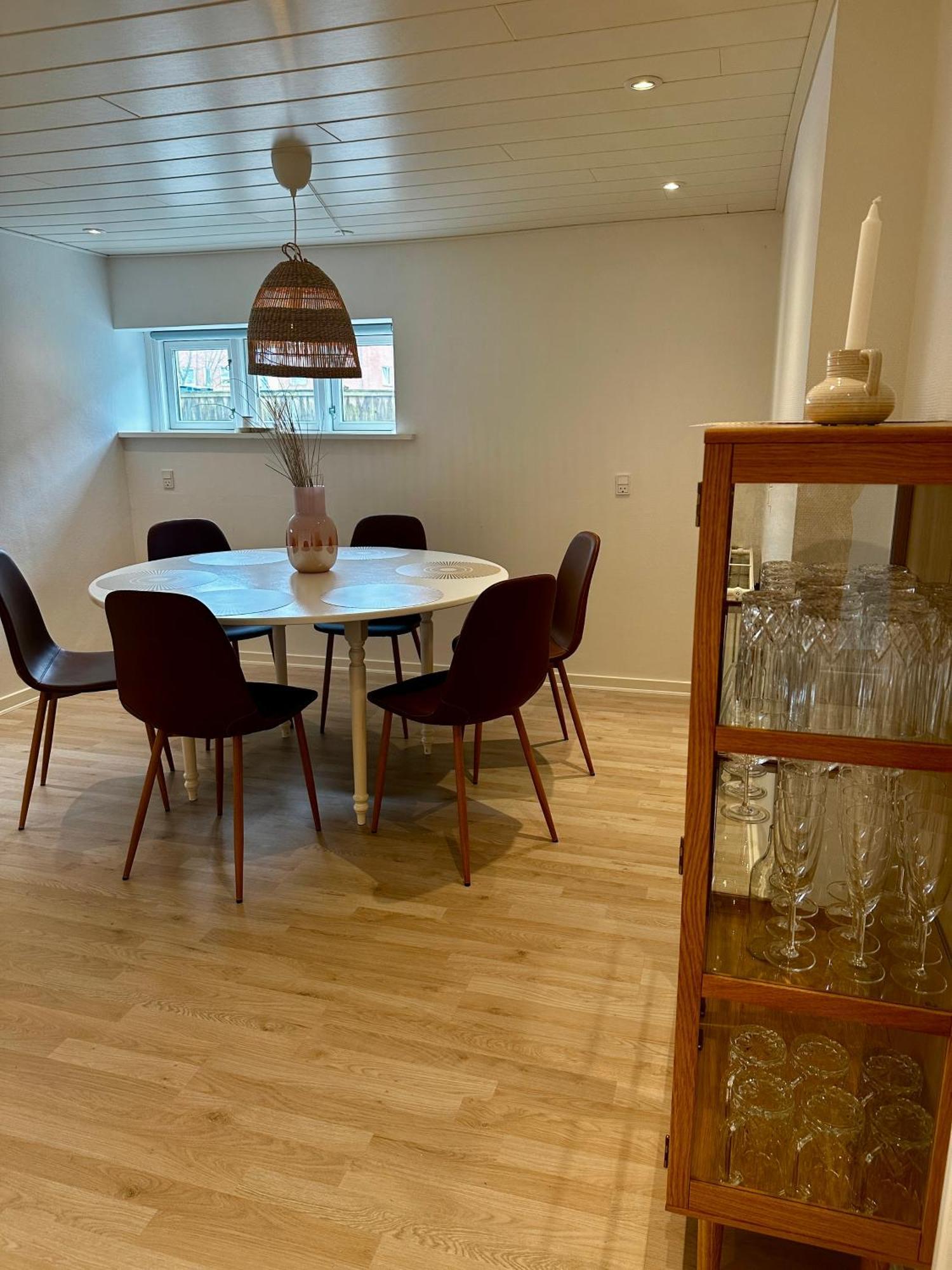 Skon Lejlighed Med Egen Terrasse Og Have Taet Pa Centrum I Skagen Bagian luar foto