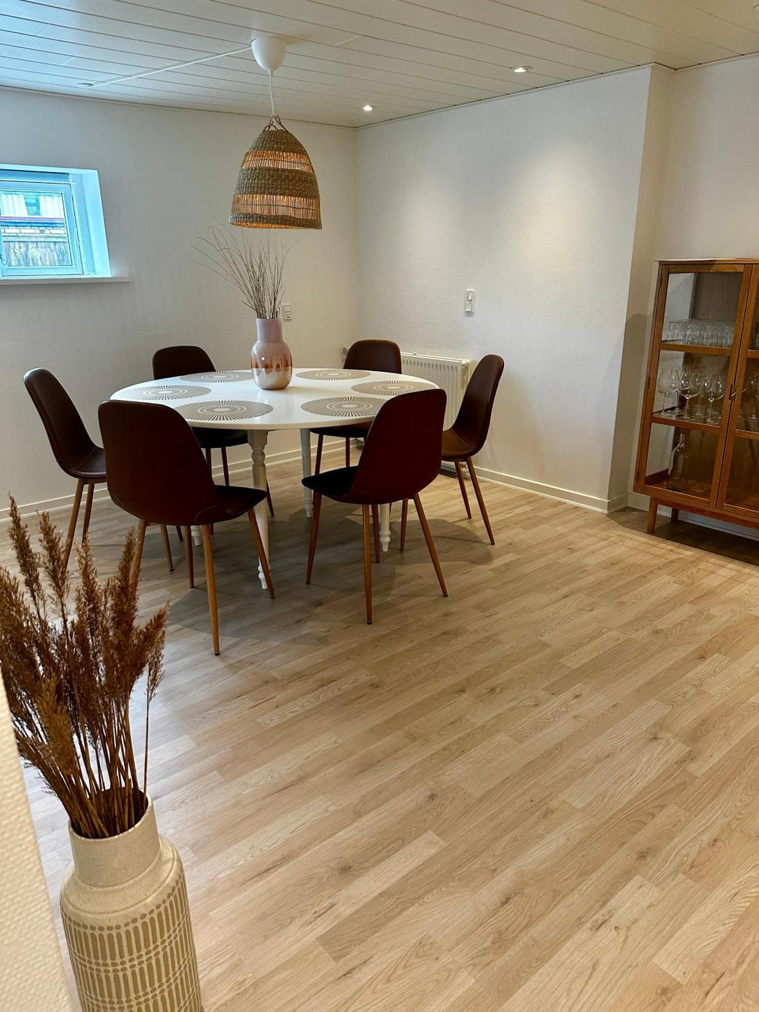 Skon Lejlighed Med Egen Terrasse Og Have Taet Pa Centrum I Skagen Bagian luar foto
